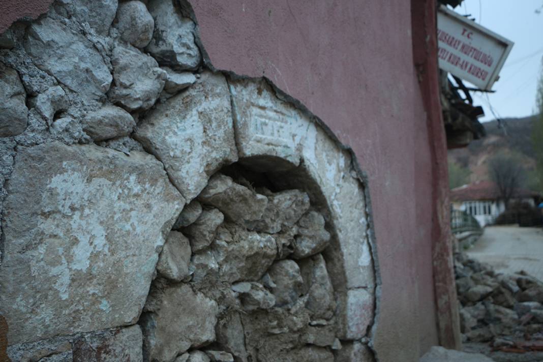 Tokat depremlerinin ardından ortaya tarih çıktı! Üzeri sıva ile kapatılmış 4